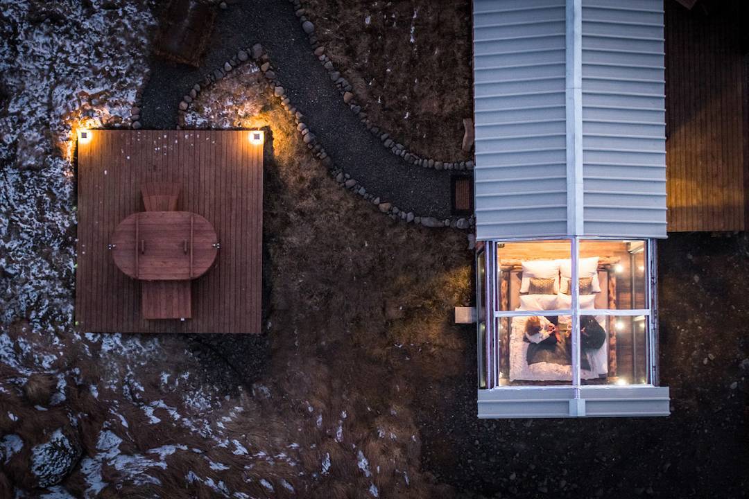 Chata na Islandu s vířivkou a výhledem na polární záři