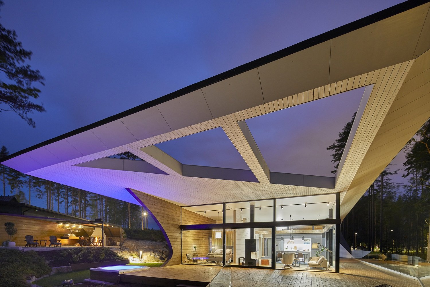 Wave House: finský futuristický dům charakterizuje zahnutá střecha