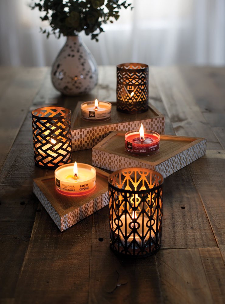 Svícny a svíčky pro dokonalou atmosféru doma. Zapálit je můžete kdykoliv