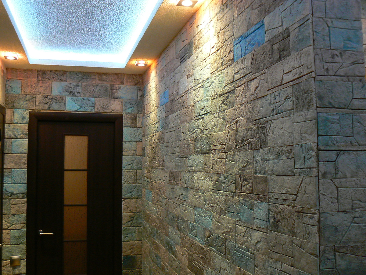 Dekorativní obložení stěn z různých materiálů. Zútulněte si interiér