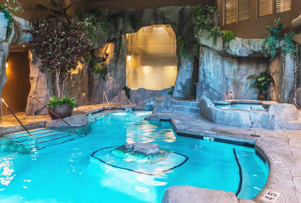 Grotto Spa v Tigh-Na-Mara. Stylový lázeňský resort láká na bazén v jeskyni