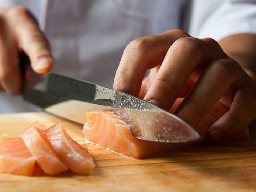 Japonští šéfkuchaři předvádějí neskutečné dovednosti s nožem
