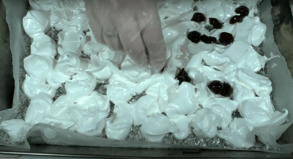 Makový dezert - bílková vrstva