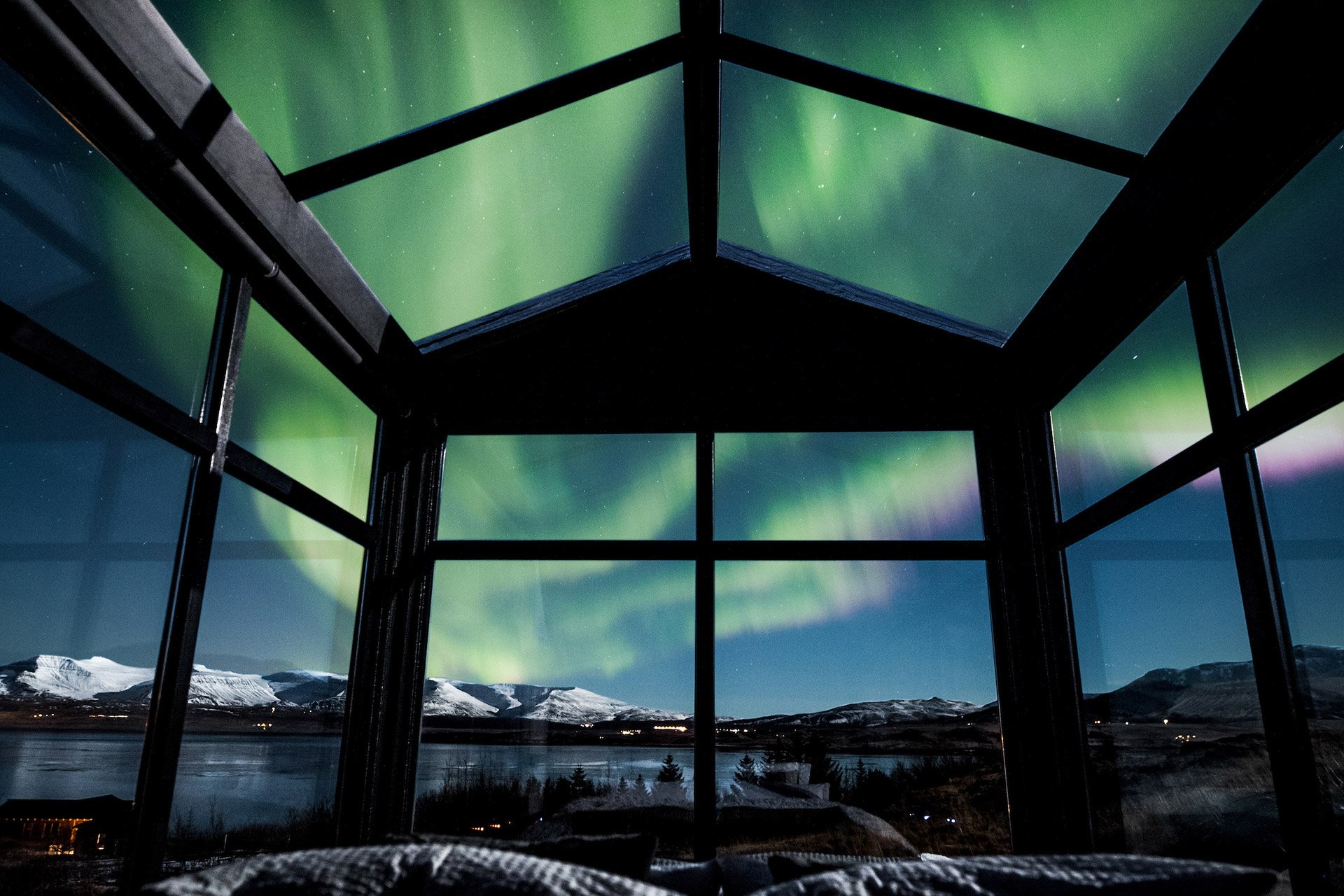 Chata na Islandu s vířivkou a výhledem na polární záři